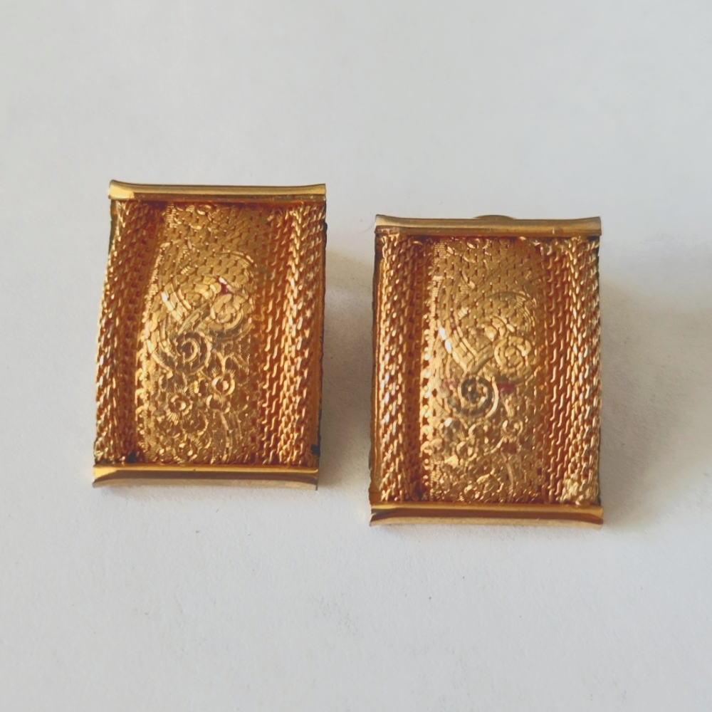 Vintage Gold Floral Mesh Clip Earrings